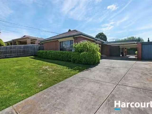 Cheap 4 BR 17 Minchinbury Drive, Vermont South, VIC 3133