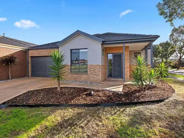Cozy 4 BR 17 Riordan Crescent, Mernda, VIC 3754
