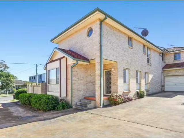 Cheap 4 BR 1/45 Sherwood Street, Revesby Townhouse for rent L.