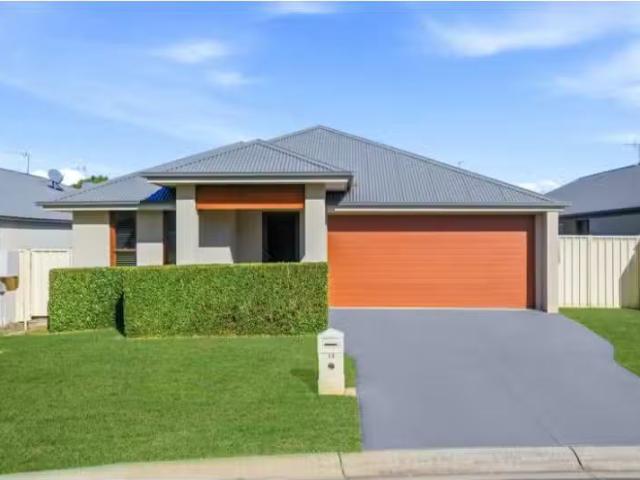 For Rent! 4 BR 14 Olsen Place, HARRINGTON PARK House for rent.
