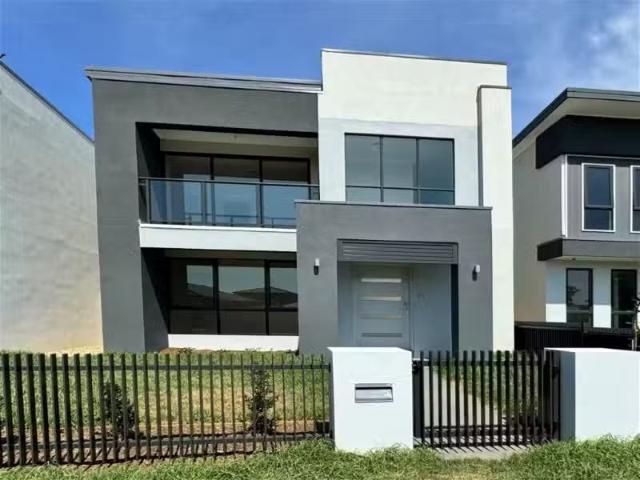 Just in! 4 BR 14 Passendale Road, EDMONDSON PARK House for ren.