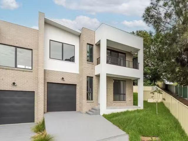 Deal! 4 BR 14A Willawa Place, Koonawarra, NSW 2530 Townhouse.