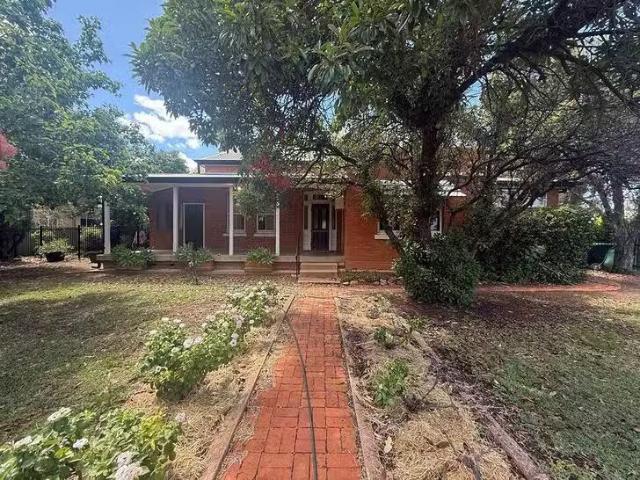 Unique 4 BR 15 Napier Street, Condobolin, NSW 2877