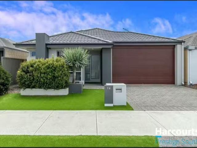 Charming 4 BR 16 Cadaga Way, PIARA WATERS, WA 6112 House for.