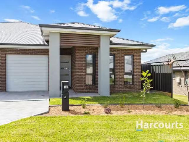 Cheap 4 BR 16 Royston Circuit, Farley, NSW 2320 Duplex / Sem.