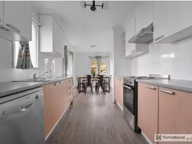 Cozy 4 BR 18 Mc Grath Street, West Bathurst House for rent Li.