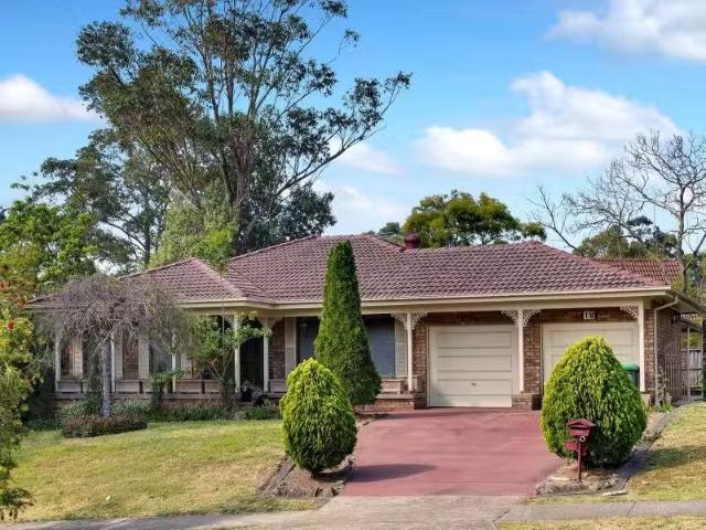 Charming 4 BR 18 Macquarie Drive, Cherrybrook House for rent.