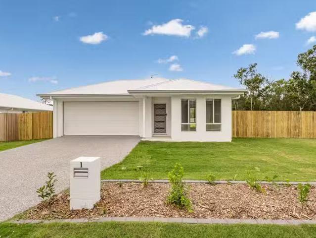 For Rent! 4 BR 1 Meditation Court, BURRUM HEADS, QLD 4659 Ho.
