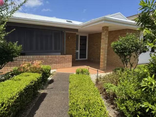 Charming 4 BR 1 Caledonia Close, SALAMANDER BAY House for rent.
