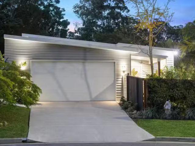 Cheap 4 BR 23 Hidden Cove, Tallebudgera, QLD 4228