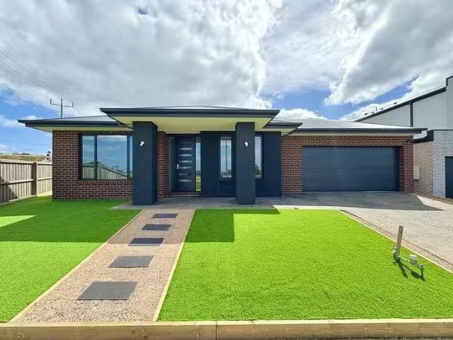 Cozy 4 BR 23 Sian Circuit, Waurn Ponds, VIC 3216
