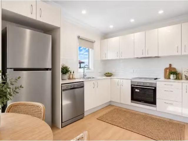 Charming 4 BR 21 Harris Street, WINDSOR House for rent Listed.