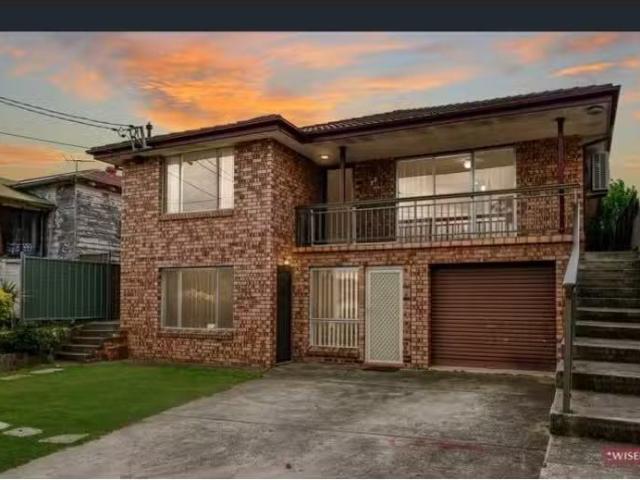 Cheap 4 BR 27 Glassop Street, Yagoona House for rent Listed b.