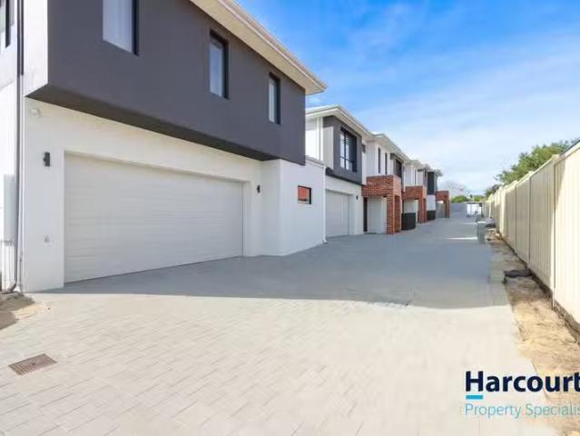 Nice 4 BR 253 Unit B & C Main Street, OSBORNE PARK, WA 6017.