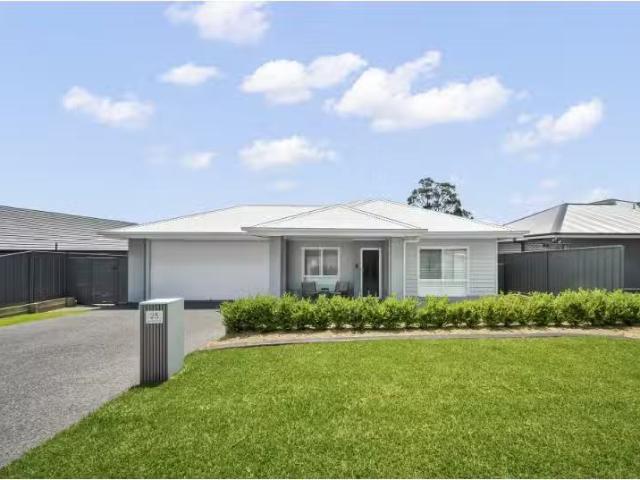 Rental! 4 BR 25 Harrow Cct, Greta House for rent Listed by Em.