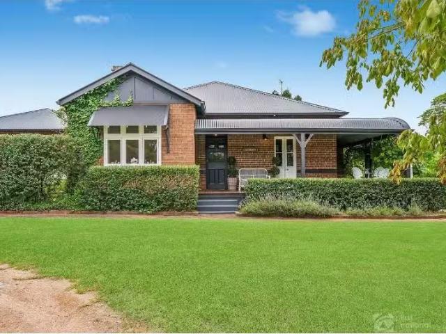 Charming 4 BR 267 Putta Bucca Road, Mudgee House for rent Lis.