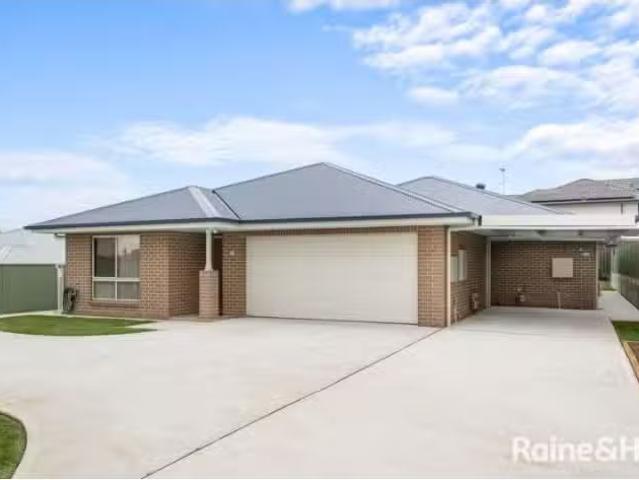 For Rent! 4 BR 26 Timber Jinker Road, COORANBONG House for ren.