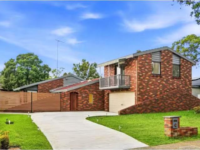 For Rent! 4 BR 28 Whitby Road, Kings Langley House for rent L.