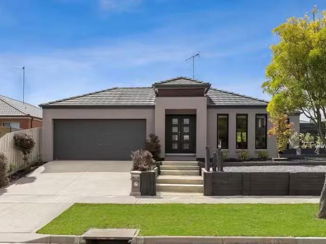 Cozy 4 BR 29 Merlot Street, Waurn Ponds, VIC 3216 House for.