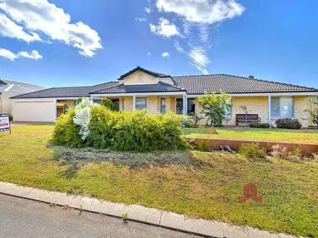 Nice 4 BR 2 Howitt Way, Dalyellup, WA 6230