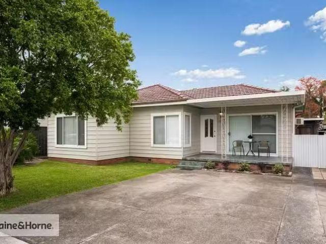 Charming 4 BR 33 Dunban Road, Woy Woy, NSW 2256