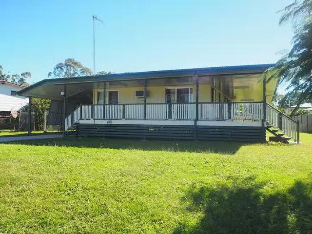 Charming 4 BR 32 Beardmore Crescent, Dysart, QLD 4745