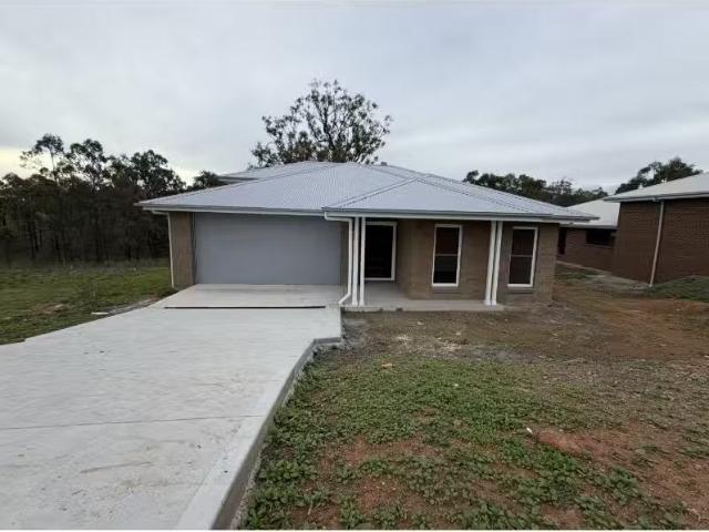 For Rent! 4 BR 32 Northview Circuit, Muswellbrook House for re.