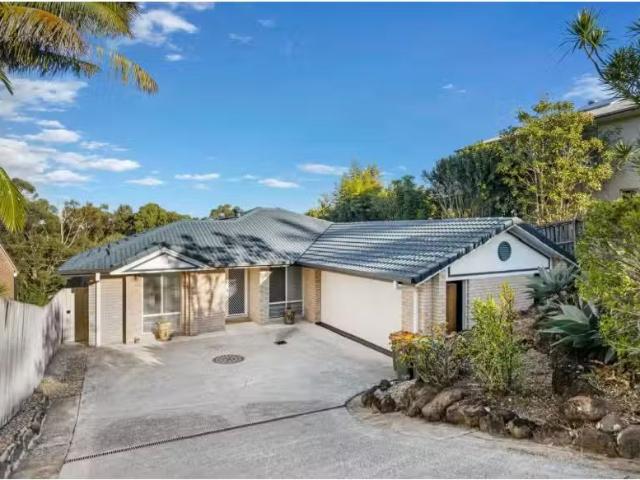 Deal! 4 BR 32 Snowgum Drive, BILAMBIL HEIGHTS House for rent.