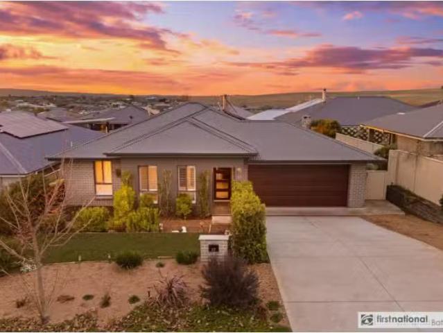 Nice 4 BR 37 Coates Drive, Kelso House for rent Listed by Bat.
