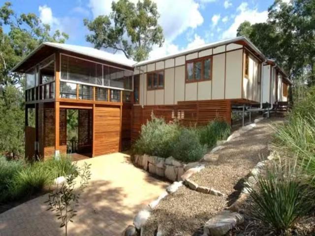 Charming 4 BR 37 Country View Drive, NERANG, QLD 4211 House.
