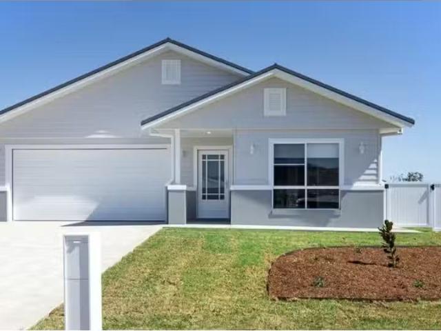 Nice 4 BR 37 Kestrel Street, MOORE CREEK House for rent Liste.