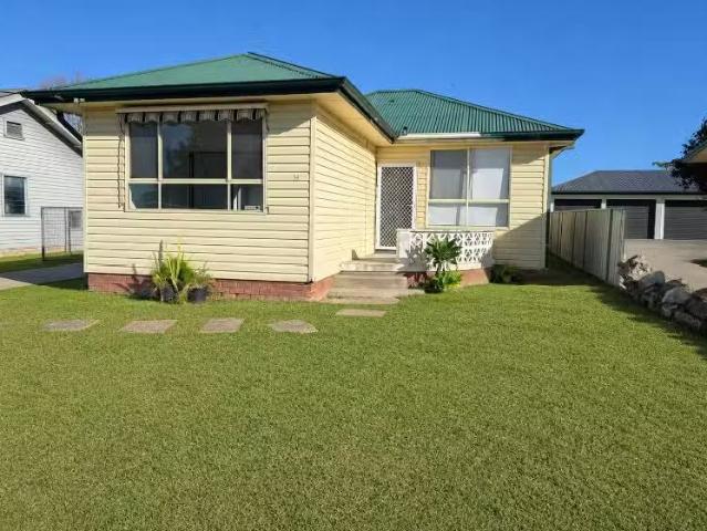 Charming 4 BR 34 Kalulah Avenue, GOROKAN House for rent Liste.