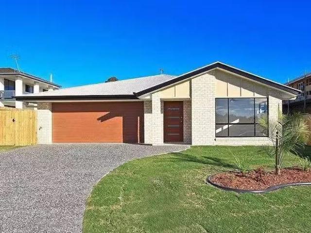 Cozy 4 BR 39 Parkgrove Street, BIRKDALE, QLD 4159 House for.