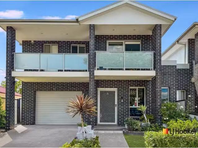 Just in! 4 BR 3 Mckevitte Avenue, East Hills House for rent L.