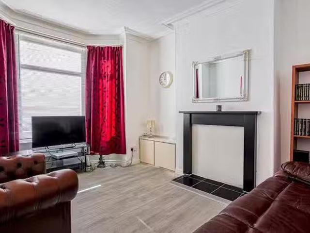 Cheap 4 BR Whitby Road