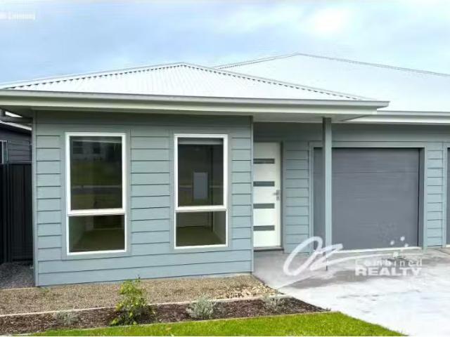 Rental! 4 BR A/39 Lancing Avenue, Susinteraction Inlet Townhou.