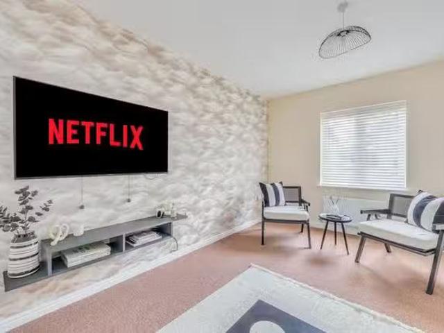 Cozy 4 BR Fen Street