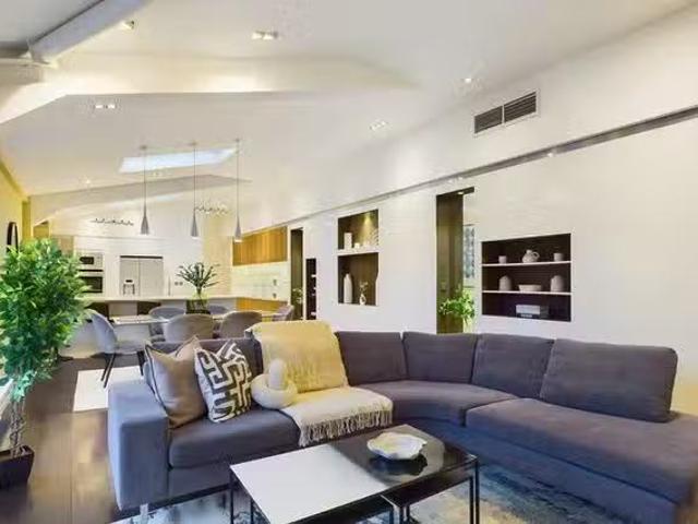 New 4 BR Kingsford Street