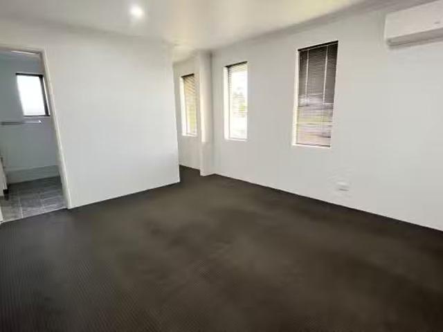 Rental! 4 Caldervale Avenue, ELLENBROOK, WA 6069 House for R.