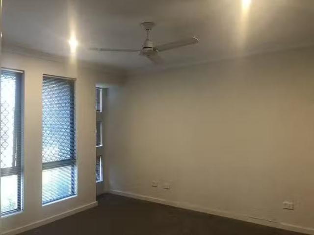Rental! 4 Courbette Way, The Vines, WA 6069