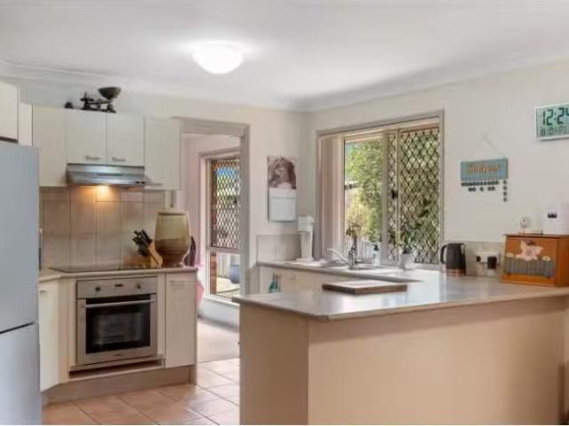 Unique 4 Diosma Close, YAMANTO House for rent Listed by Zahli.