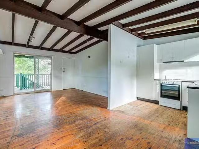 For Rent! 4 Driftwood Street, Crestmead, QLD 4132
