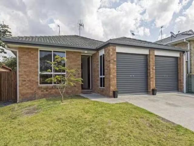 Just in! 4 Fairweather Drive, Parkwood, QLD 4214