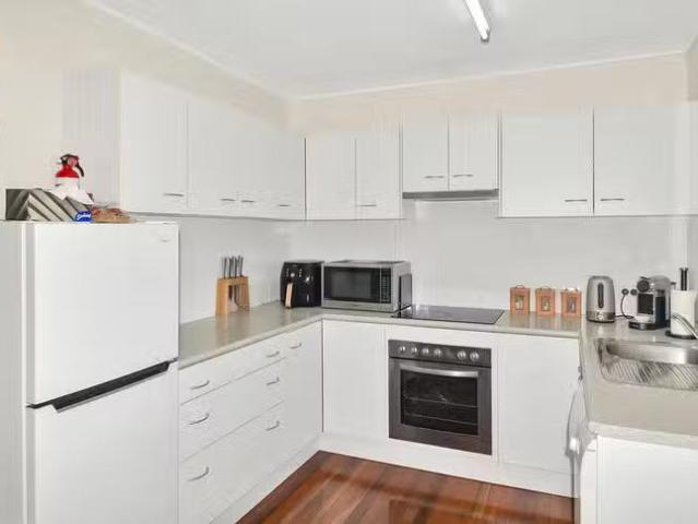 Cheap 4 Gerrybell Street, Golden Beach, QLD 4551