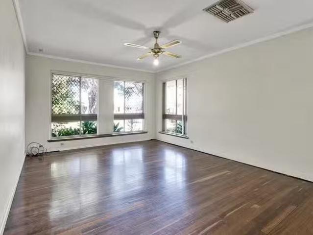 Just in! 4 Hanlon Street, Hamilton Hill, WA 6163