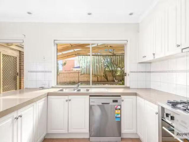 Nice 4 Highlander Court, Taylors Hill VIC 3037