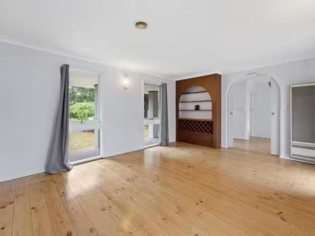 Cozy 4 Major Street, Ringwood VIC 3134 House For Lease