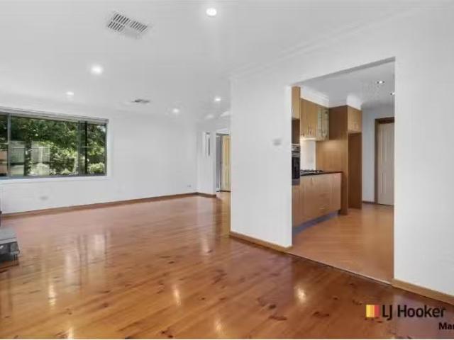 Cheap 4 Medley Street, Chifley House for rent Listed by Amand.