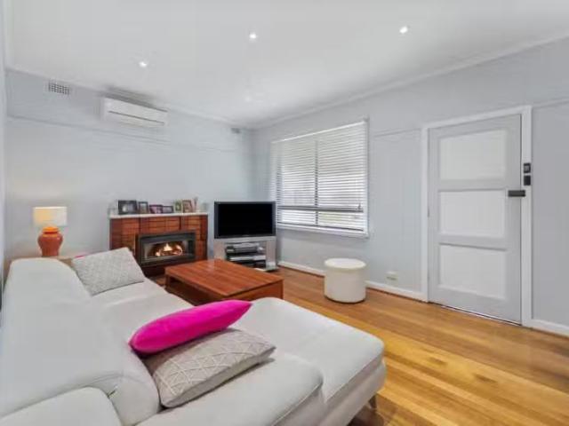 Charming 4 Moore Crescent, Reservoir VIC 3073 House For Lease