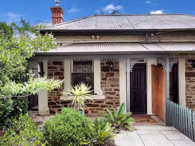 Just in! 4 Oval Terrace, Kensington Park, SA 5068